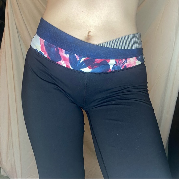 Lululemon flare yoga pants - Picture 2 of 7